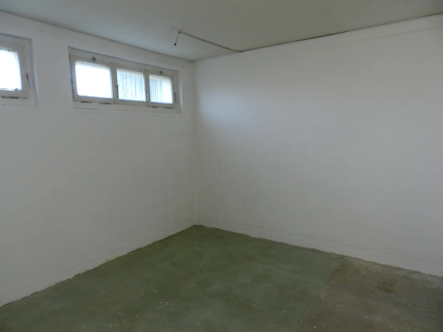 Practical storage with plenty of space in Hausen AG! - Photo 4 of 4