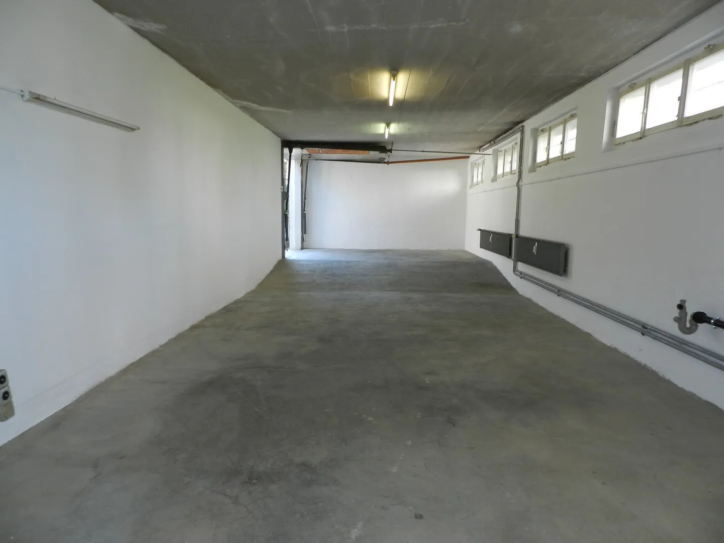 Practical storage with plenty of space in Hausen AG! - Photo 2 of 4