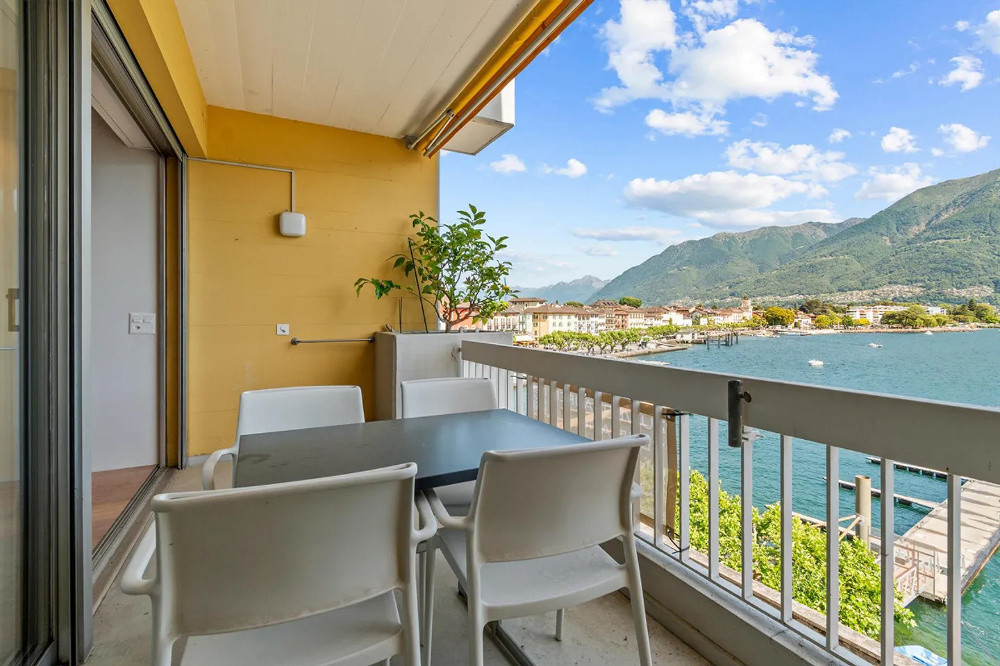4.5 Rooms directly on the lakeside of Ascona - Photo 2 of 22