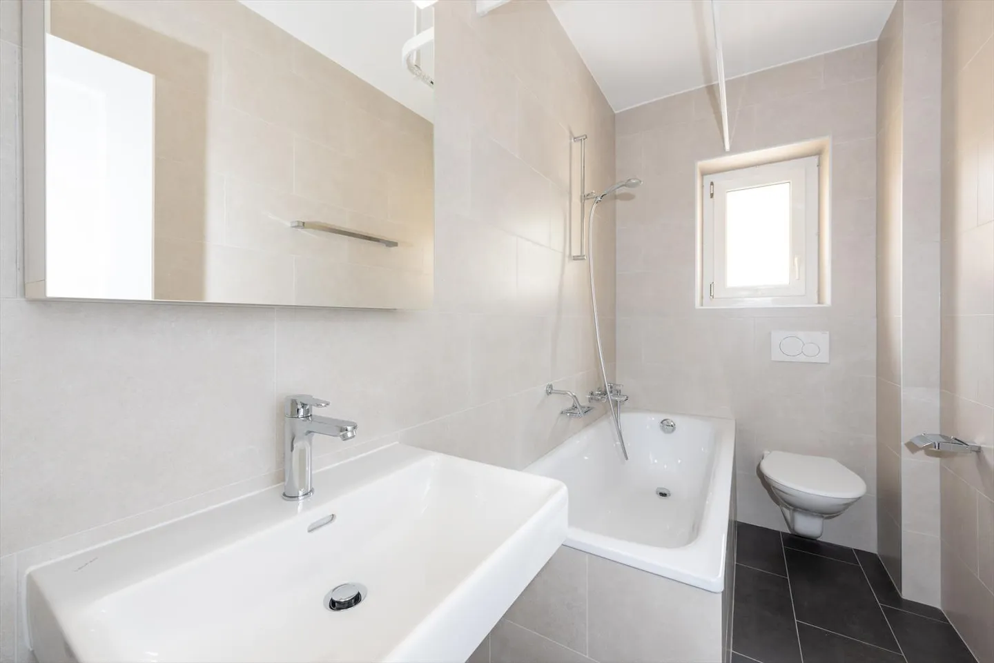 Logement entièrement rénové - Photo 7 sur 8