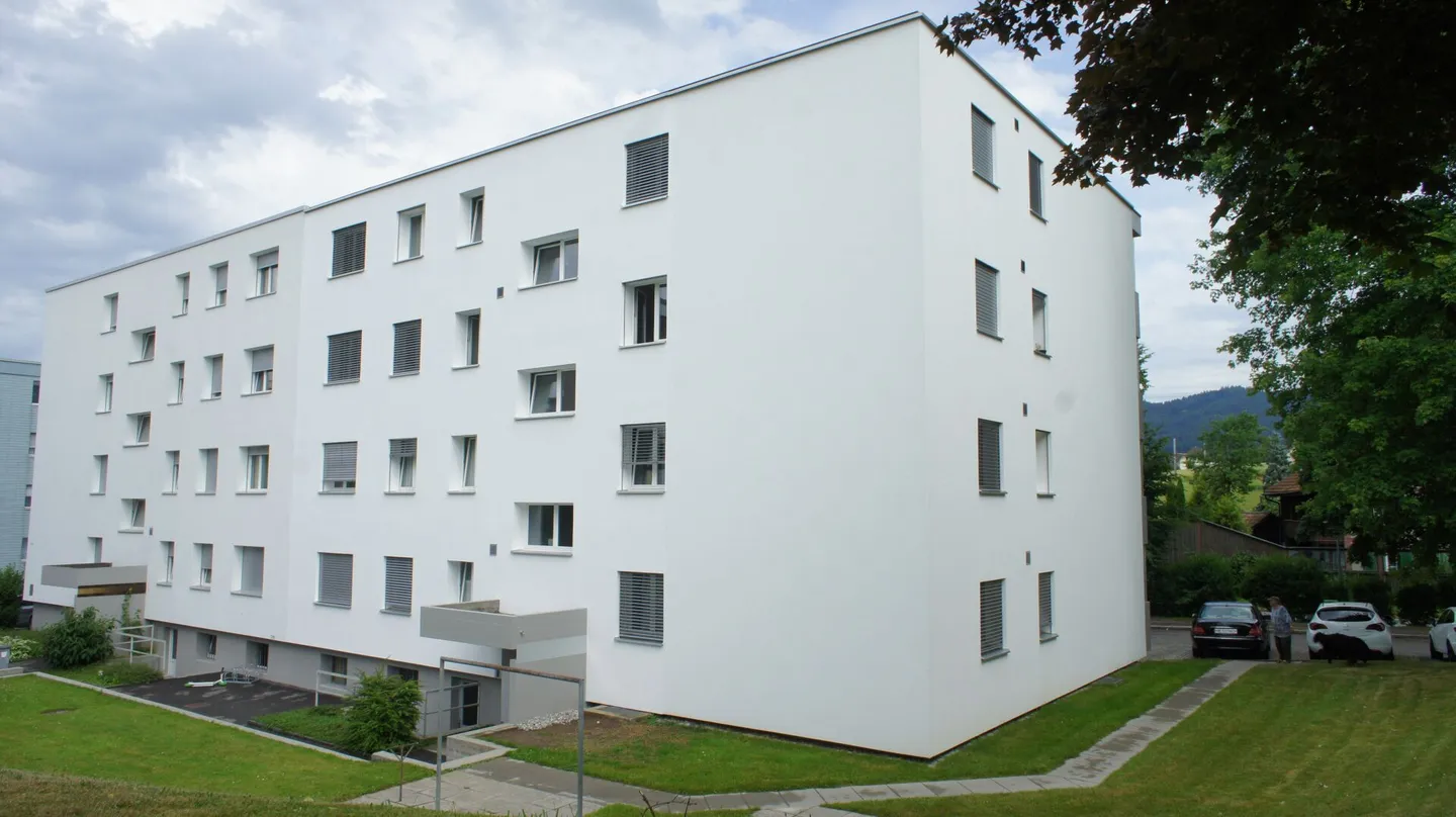 4-room apartment with excellent public transport connection in Moosseedorf for rent! - Photo 1 of 9