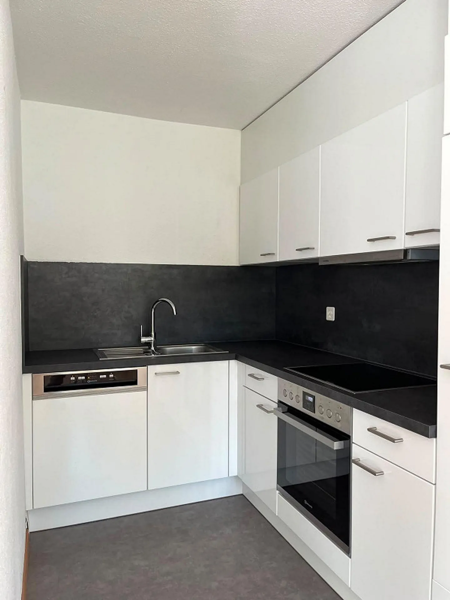 Smart layout with 9m2 terrace near ETH/Campus Irchel - Photo 1 of 5