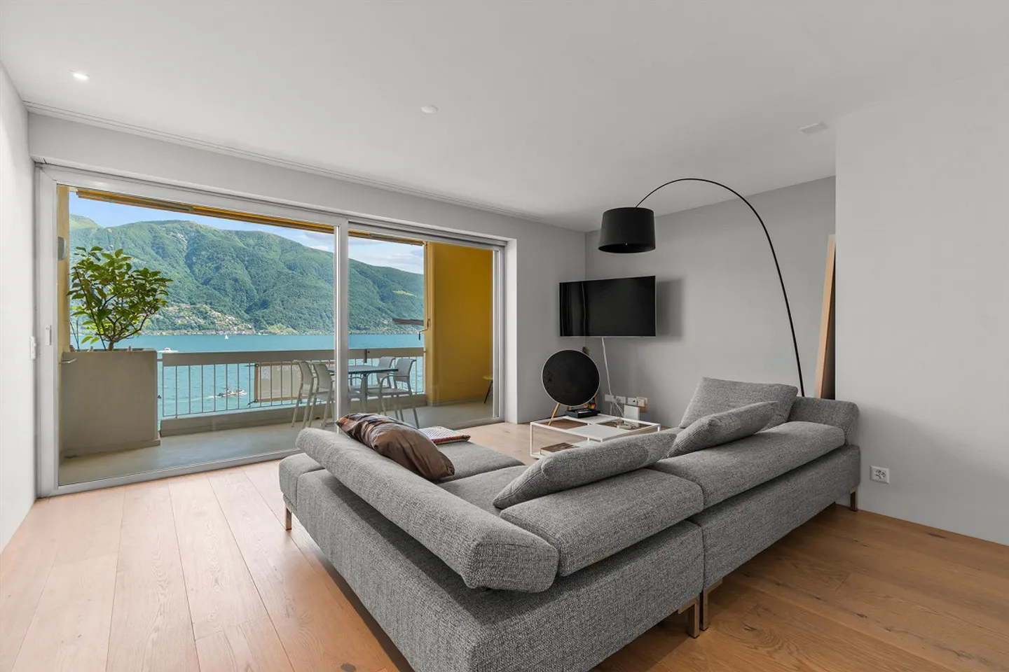4.5 Rooms directly on the lakeside of Ascona - Photo 14 of 22