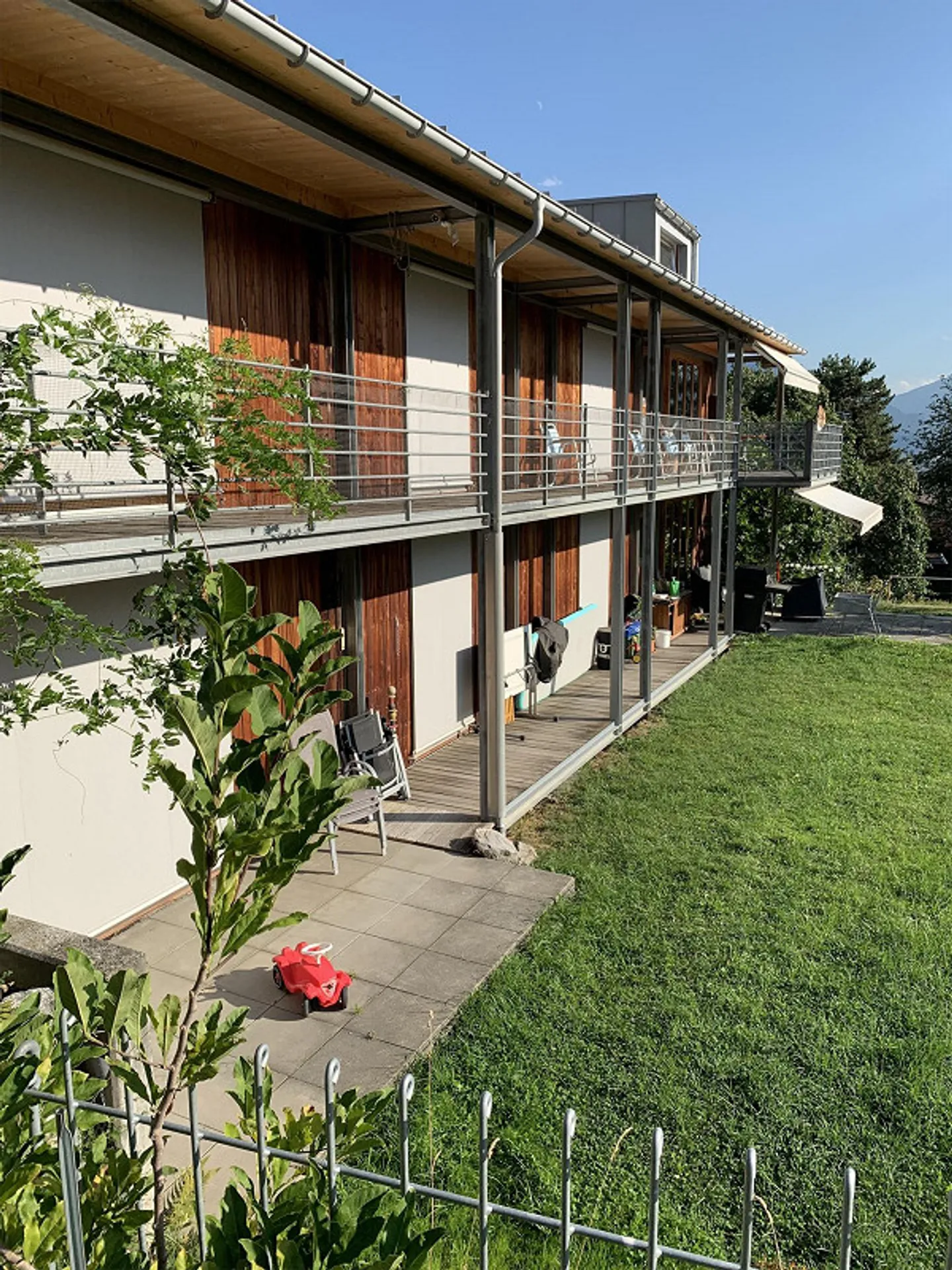 Ruhige 4 1/2-Zimmerwohnung in der Bündner Herrschaft - Photo 1 of 7