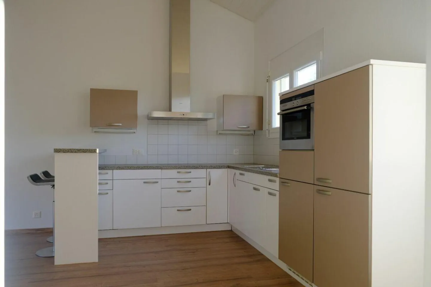 Appartamento affascinante di 2.5 stanze con vista sul verde ad Aesch BL - Foto 5 di 16