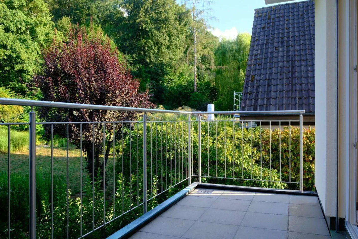 Appartamento affascinante di 2.5 stanze con vista sul verde ad Aesch BL - Foto 10 di 16