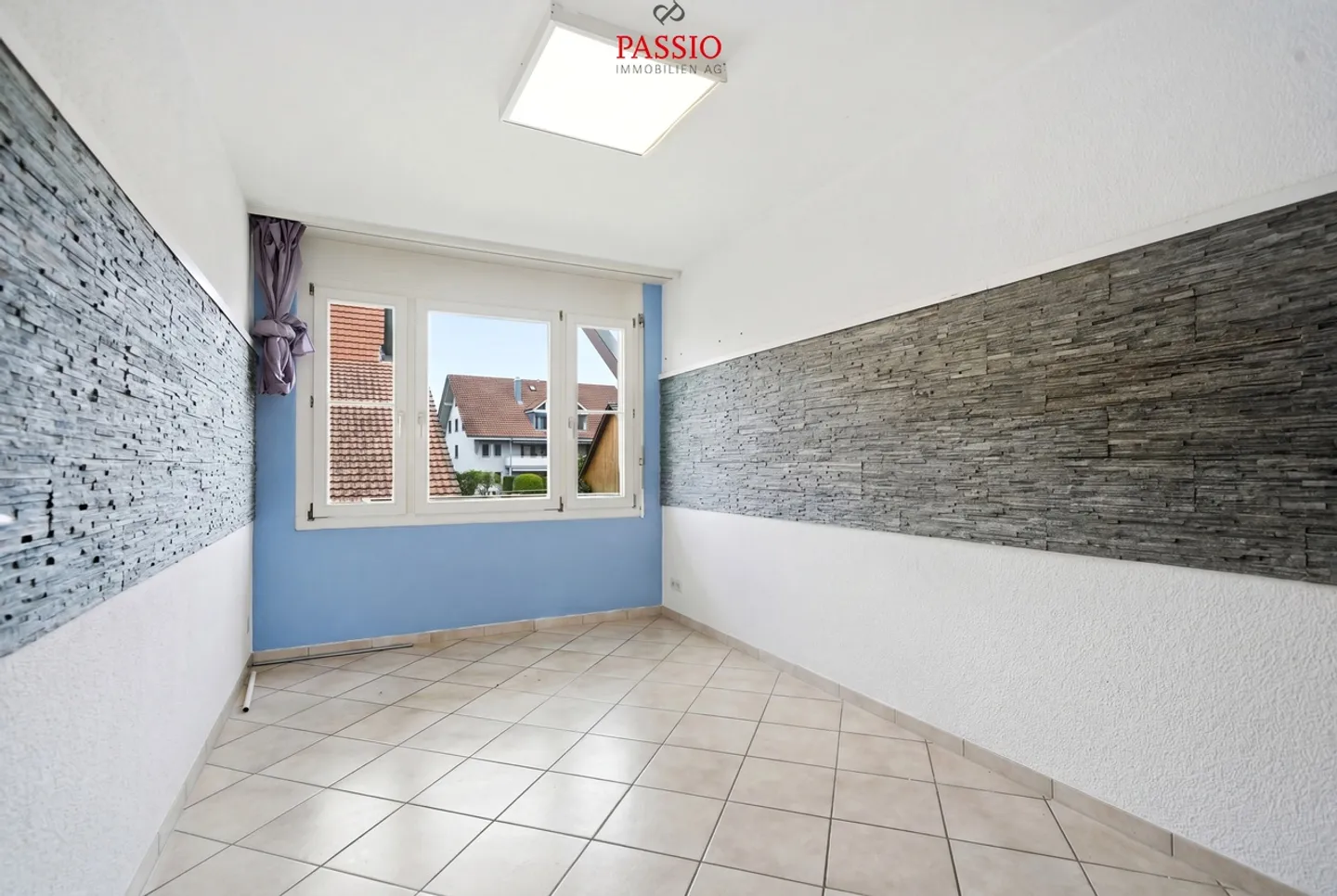 Luminoso appartamento di 4,5 stanze con carport in una posizione centrale e tranquilla - Foto 13 di 20