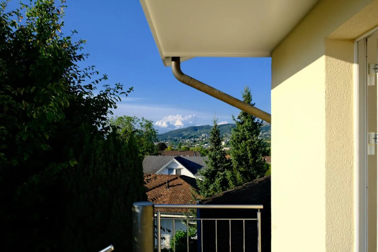 Appartamento affascinante di 2.5 stanze con vista sul verde ad Aesch BL - Foto 11 di 16