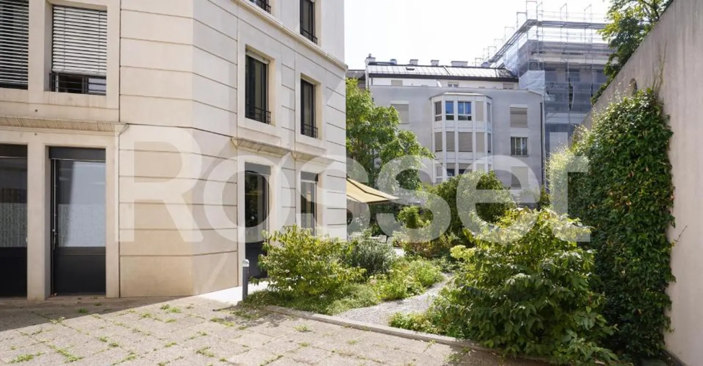 Place de Parking au Centre-Ville - Photo 2 sur 3