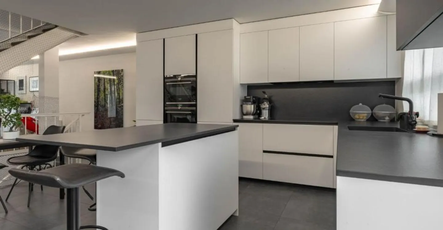 Renovated Family Villa - Photo 3 of 10