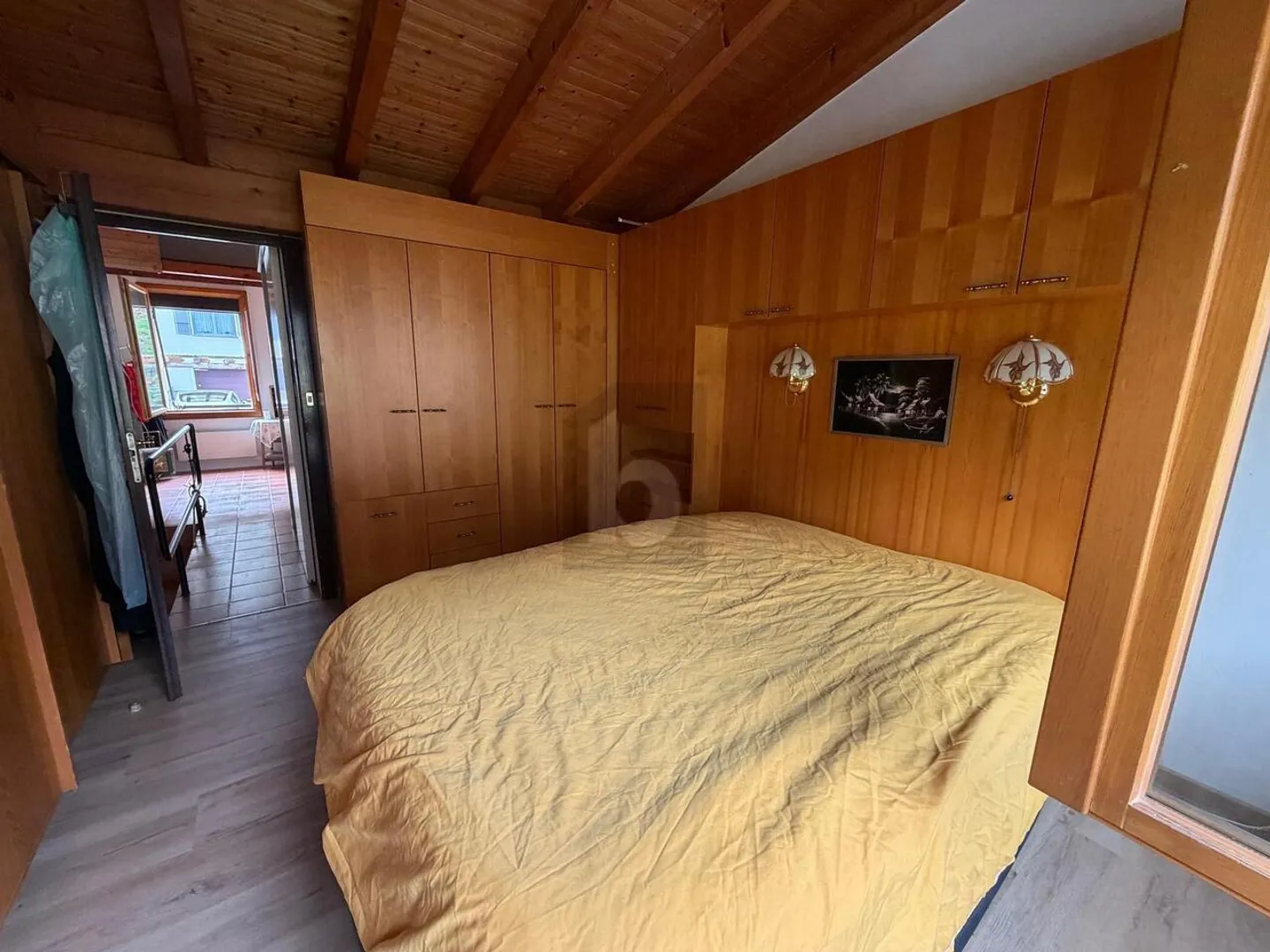 AUF ZWEI EBENEN MIT COURTYARD AUCH SEKUNDÄR - Foto 5 von 6