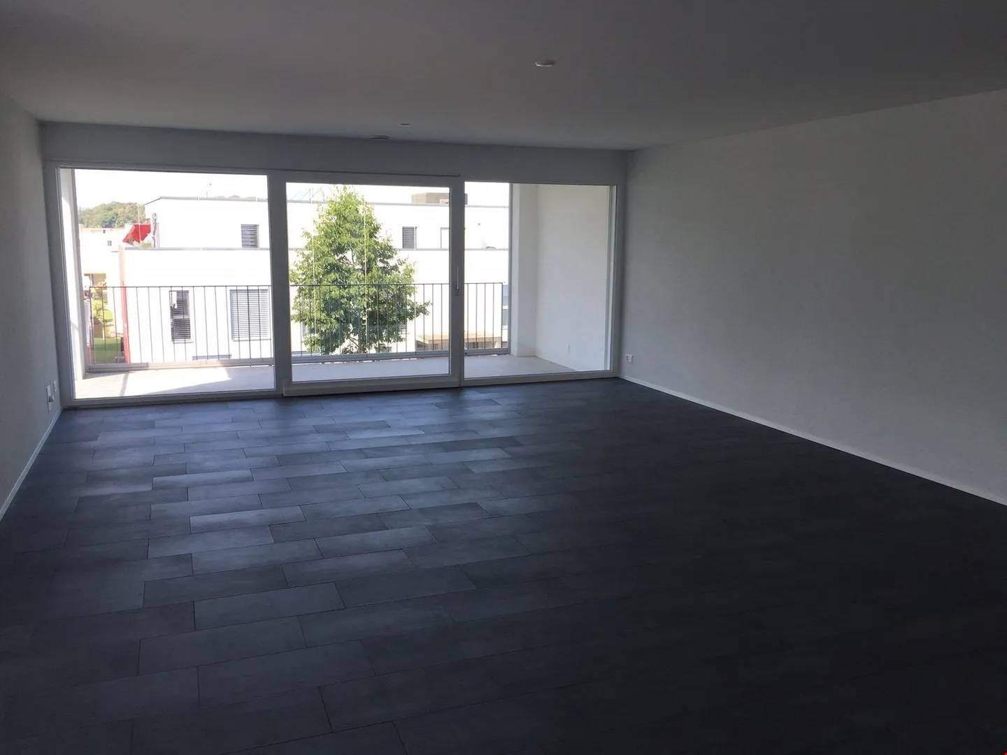 Appartement lumineux de 4.5 pièces - Photo 3 sur 9