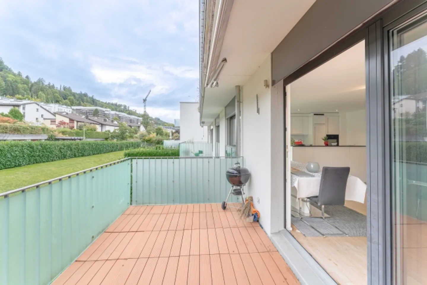 Appartamento moderno e soleggiato di 4,5 stanze con grande balcone - Foto 1 di 13