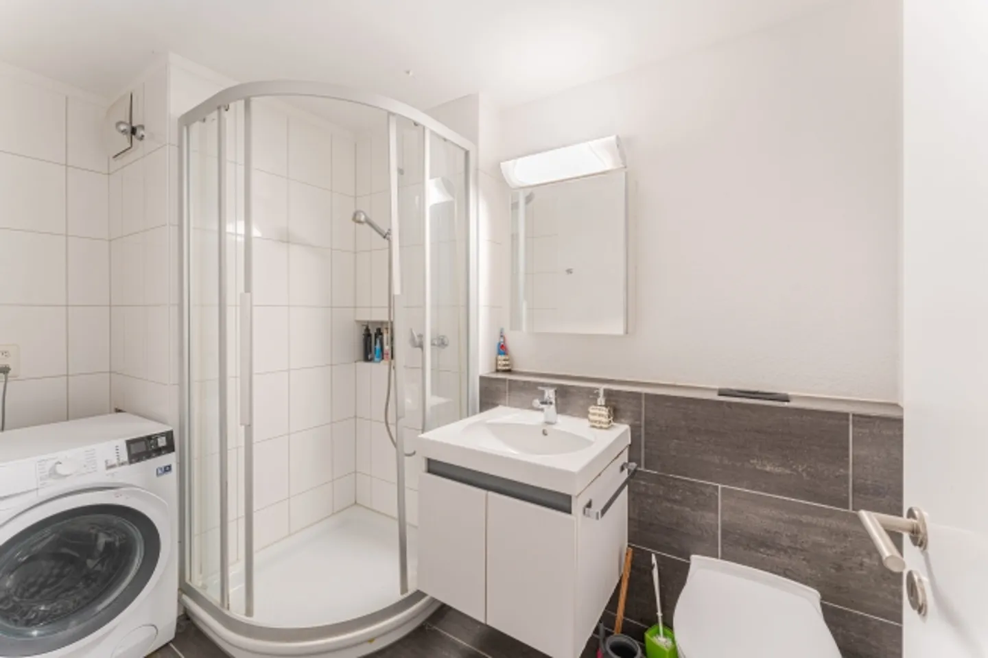 Appartamento moderno e soleggiato di 4,5 stanze con grande balcone - Foto 10 di 13