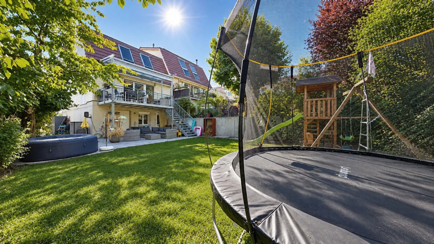 Idyllic 7.5-room semi-detached house with carport - Photo 19 of 21