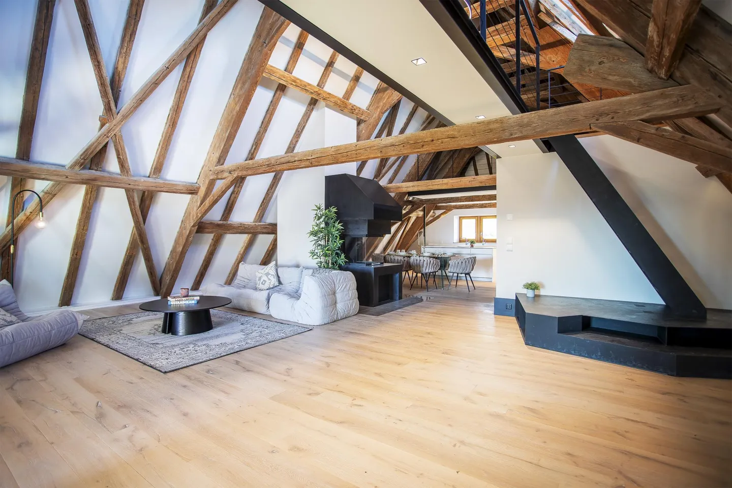 Superbo attico di charme con vista panoramica sul lago e sul Monte Bianco - Foto 3 di 20