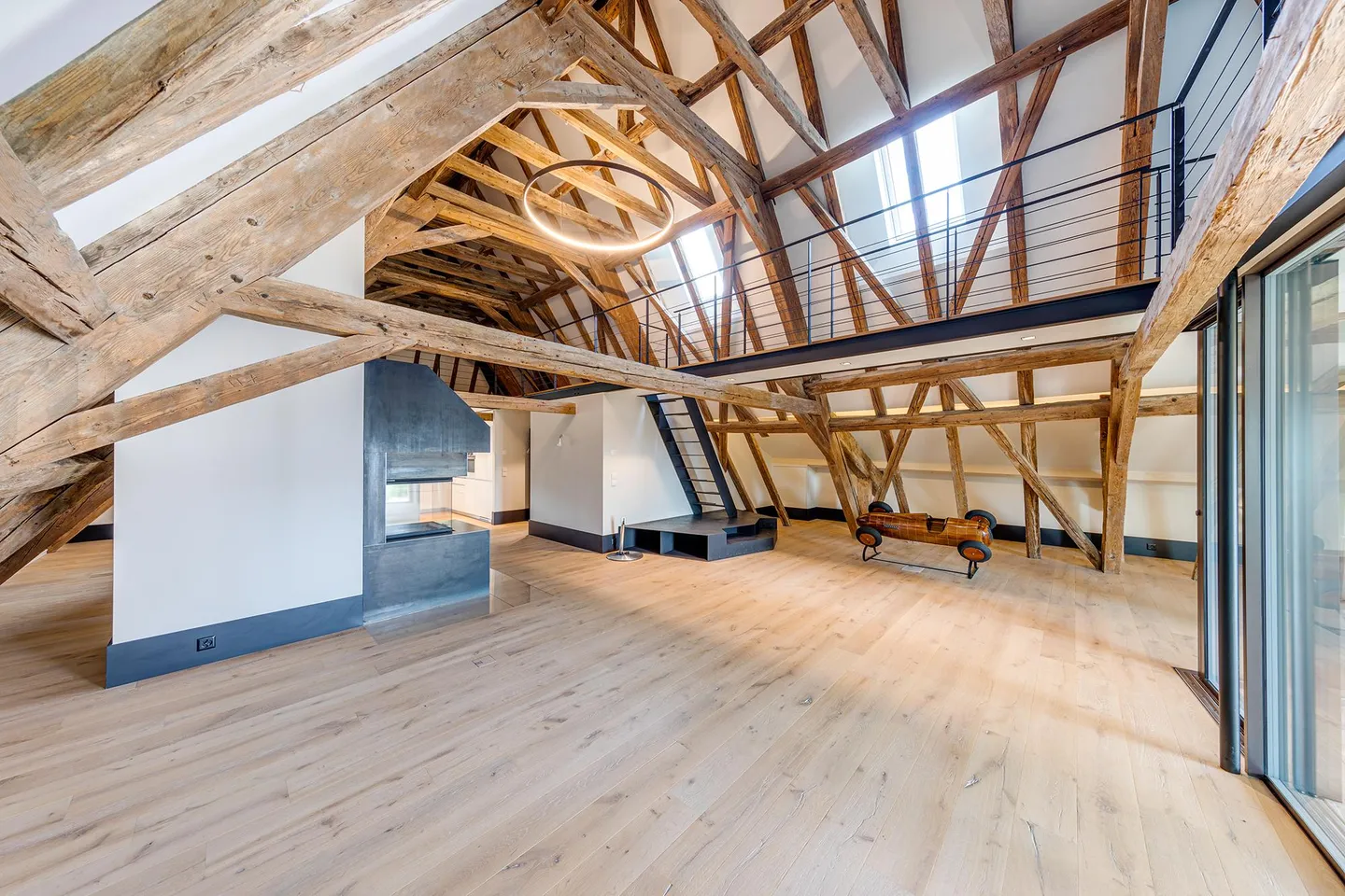 Superbo attico di charme con vista panoramica sul lago e sul Monte Bianco - Foto 2 di 20