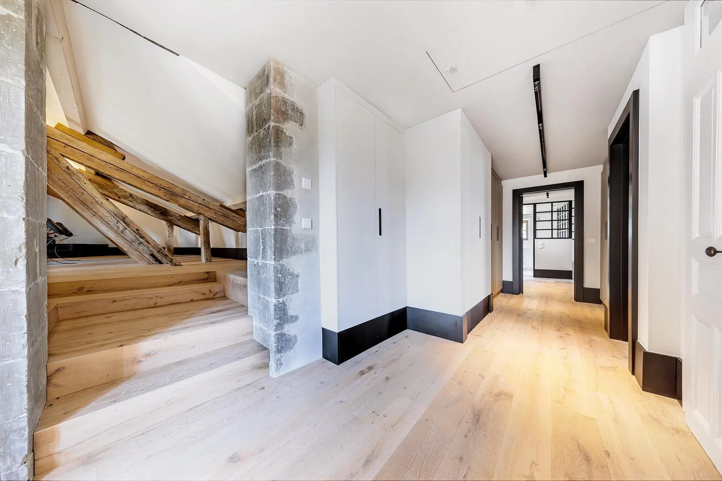 Superbo attico di charme con vista panoramica sul lago e sul Monte Bianco - Foto 14 di 20