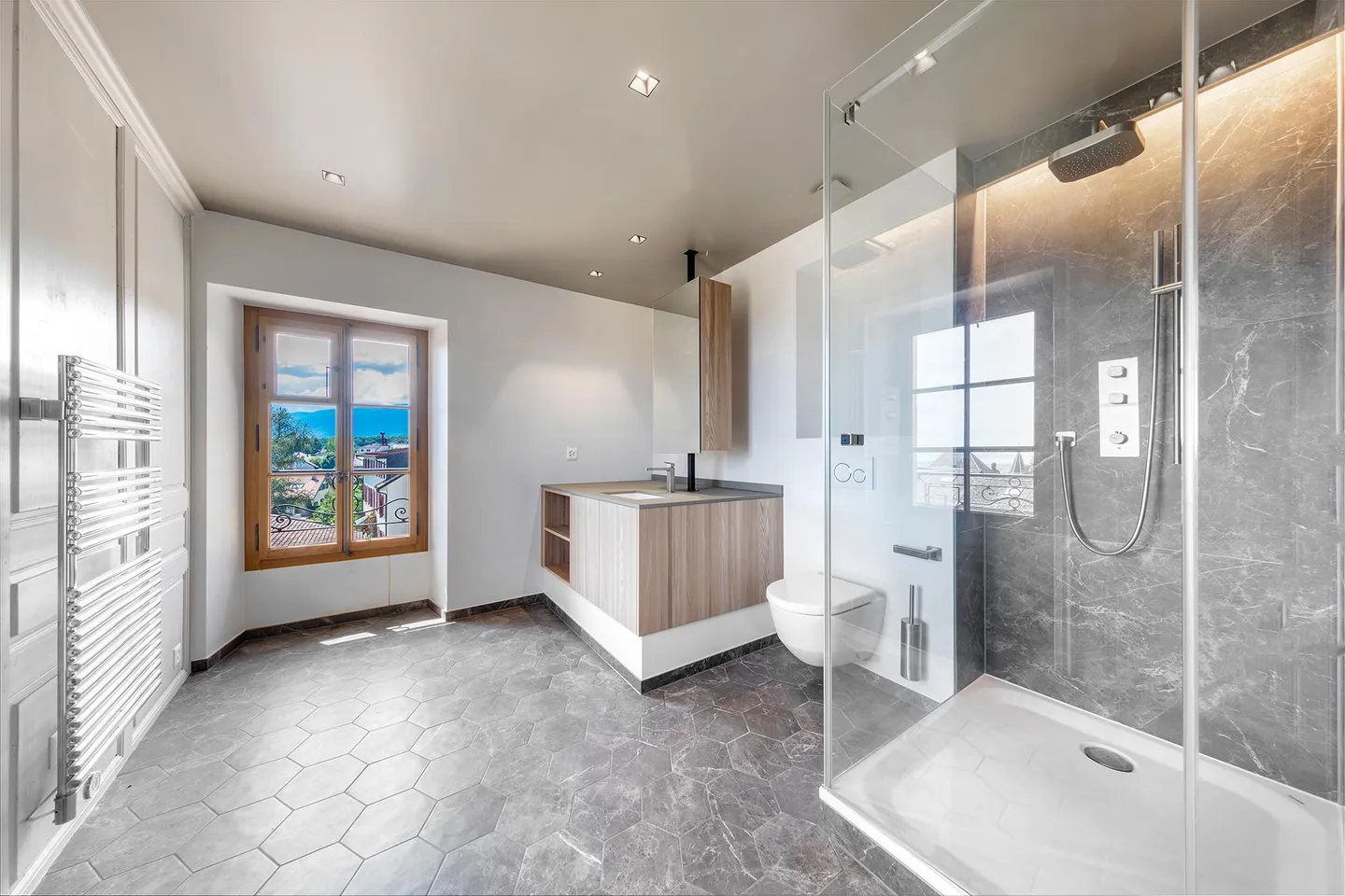 Superbo attico di charme con vista panoramica sul lago e sul Monte Bianco - Foto 13 di 20