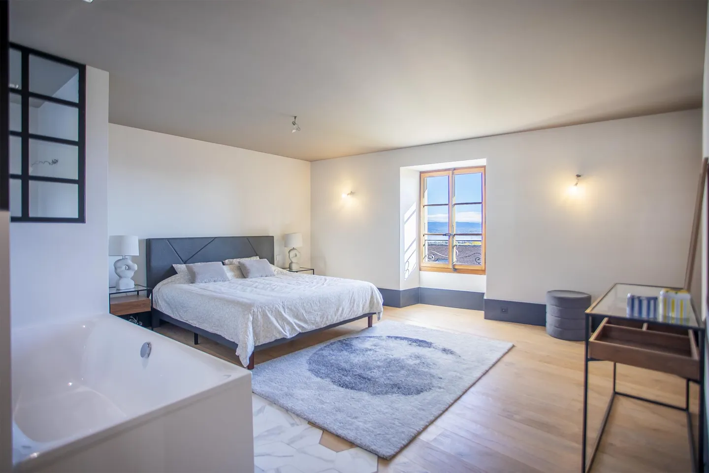 Superbo attico di charme con vista panoramica sul lago e sul Monte Bianco - Foto 15 di 20