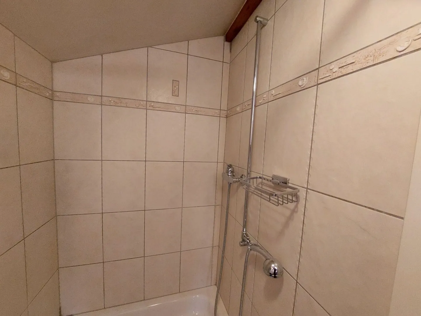 Charming chalet located close to the lake - Photo 8 of 10