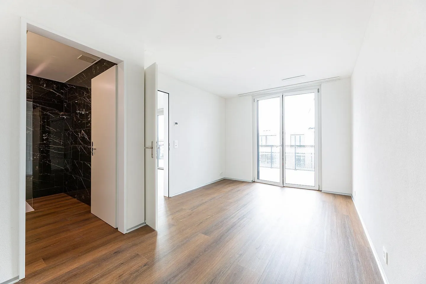 Exklusive, moderne 4.5-Zimmer-Attikawohnung mit traumhafter Aussicht - Foto 9 von 11