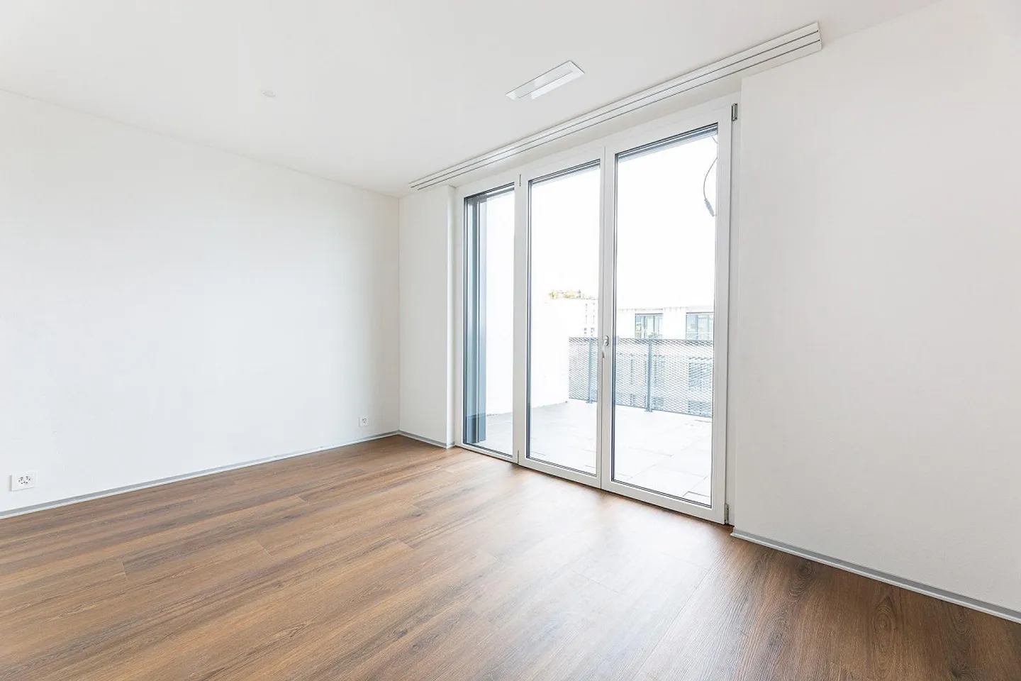 Exklusive, moderne 4.5-Zimmer-Attikawohnung mit traumhafter Aussicht - Foto 6 von 11