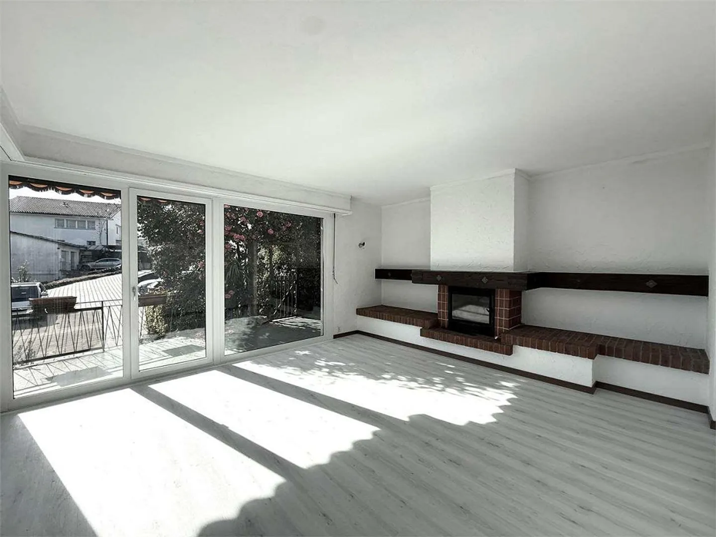 Spacieux appartement de 4.5 pièces dans un quartier résidentiel calme - Photo 3 sur 10