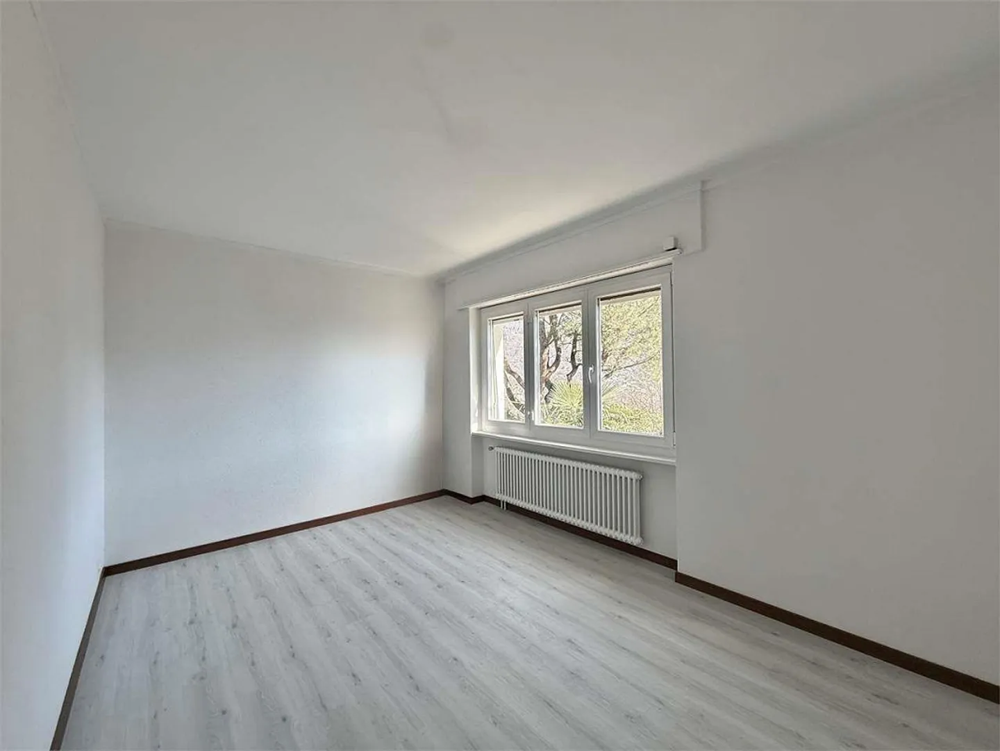 Spacieux appartement de 4.5 pièces dans un quartier résidentiel calme - Photo 4 sur 10