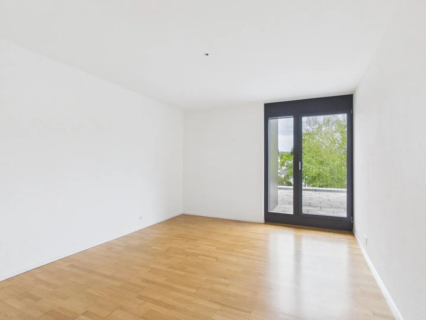 2.5-room attic apartment with spacious terrace - Photo 6 of 8