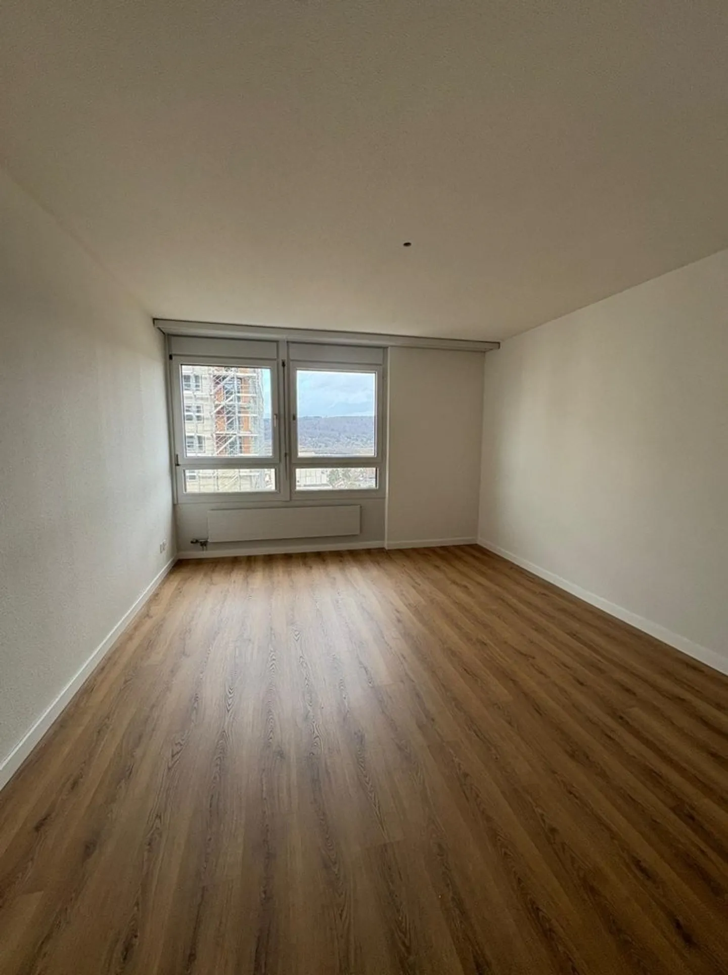 Charming 3.5-room apartment on the 17th floor - balcony with a wide view towards Basel - Photo 6 of 9