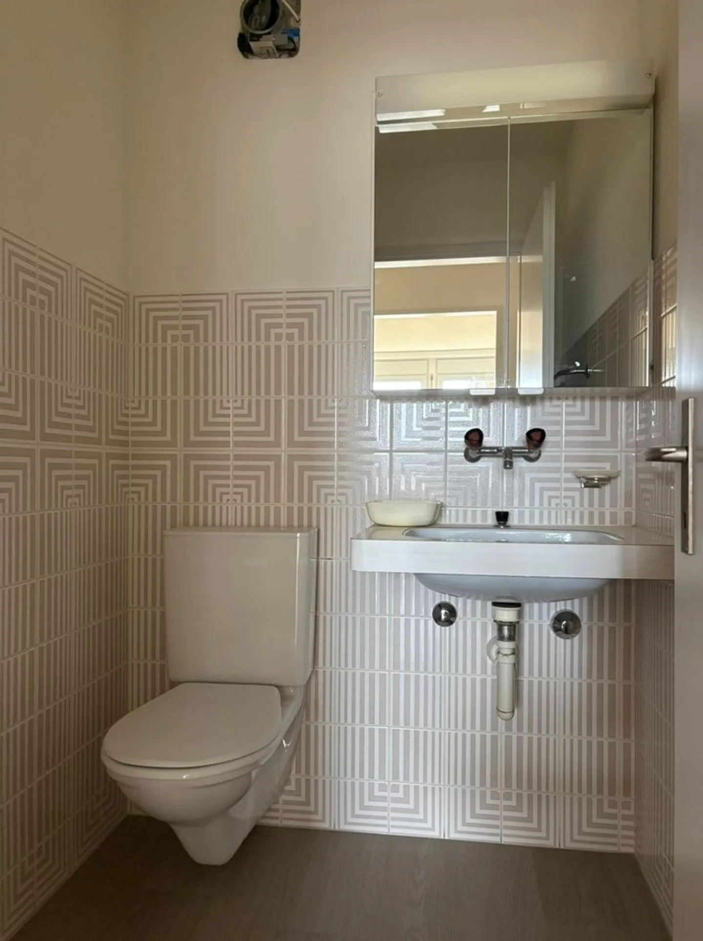 Charming 3.5-room apartment on the 17th floor - balcony with a wide view towards Basel - Photo 8 of 9