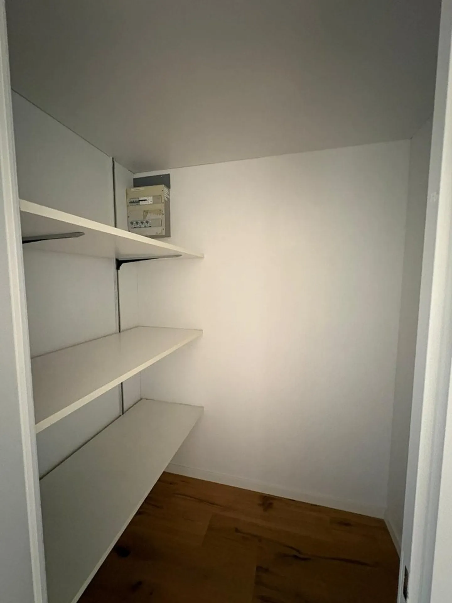 Charming 3.5-room apartment on the 17th floor - balcony with a wide view towards Basel - Photo 9 of 9