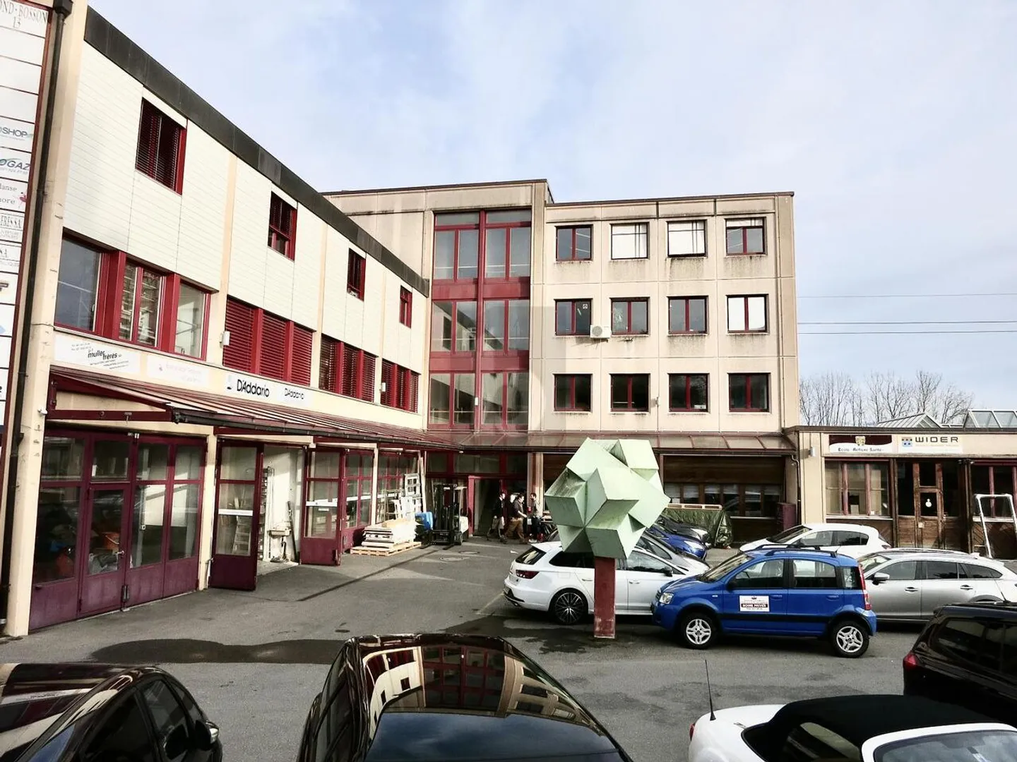 SPAZIOSO E MODULARE LOTTO 1 - Foto 2 di 5