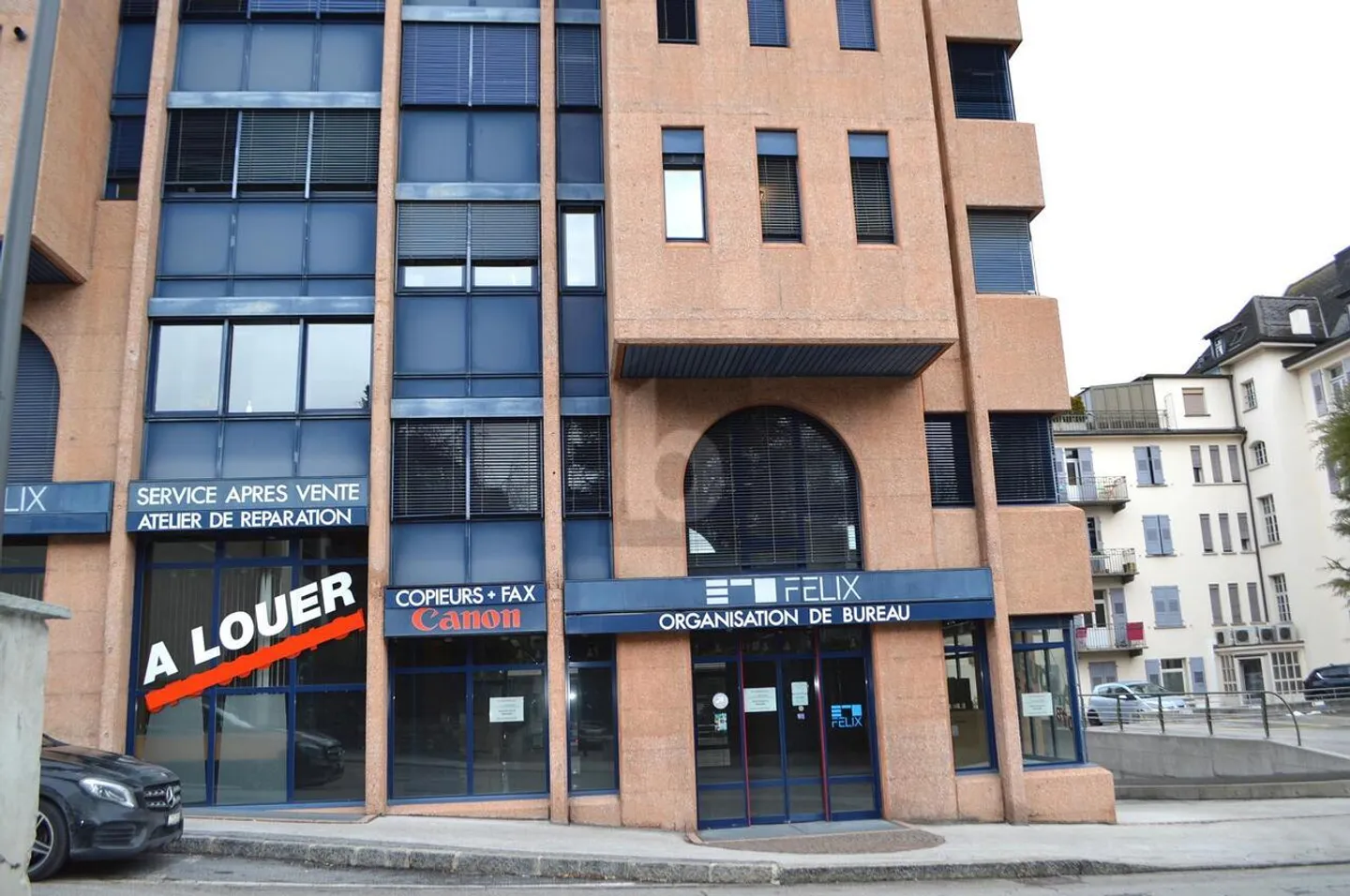 Gemischt genutztes Gebäude 8 Zimmer - Foto 1 von 6