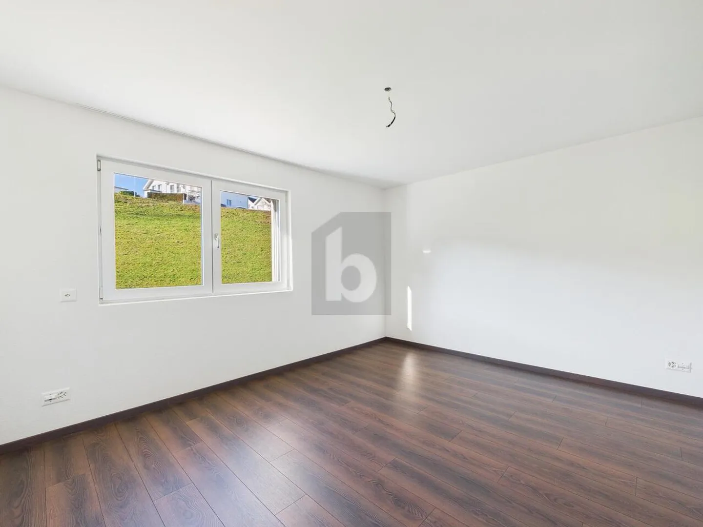 REPRÉSENTATIF DANS UN ENDROIT CALME - Photo 4 sur 6