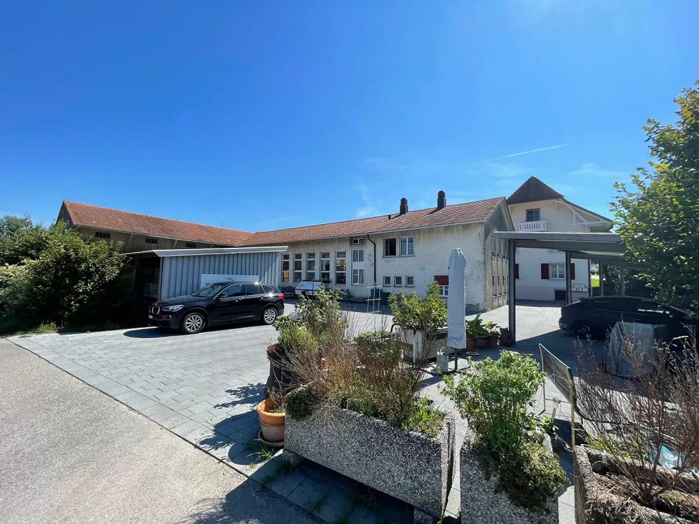 Residential/Commercial Property with 4 Units in Leuzigen for Sale - Photo 1 of 5