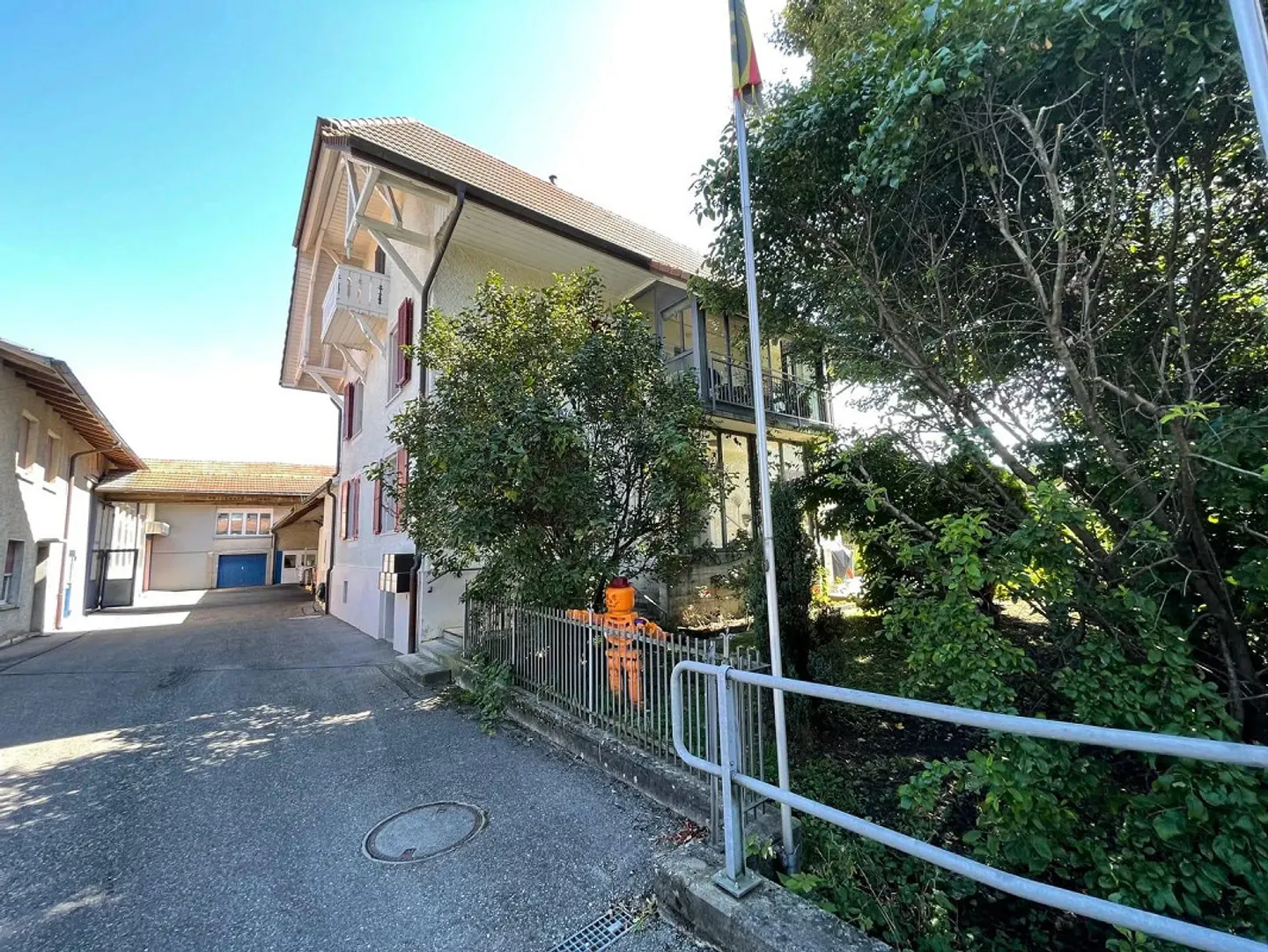 Residential/Commercial Property with 4 Units in Leuzigen for Sale - Photo 3 of 5