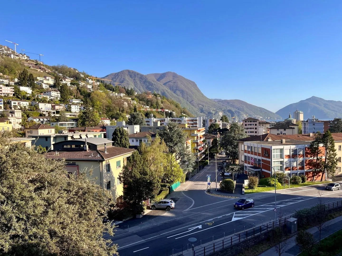 Appartamento spazioso con terrazza - Foto 2 di 3