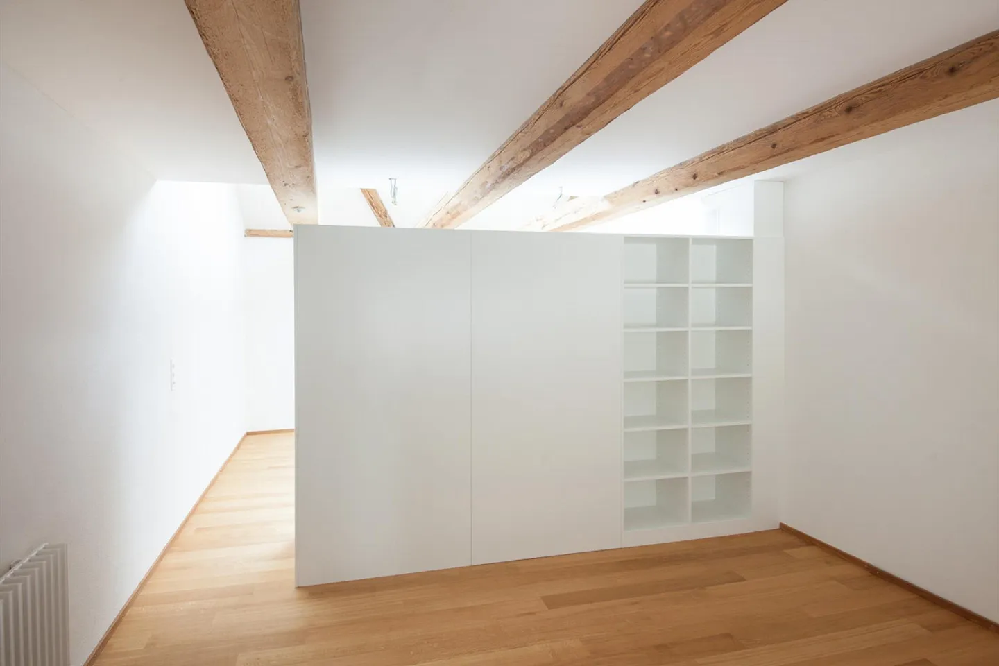 Appartement en duplex unique de 2,5 pièces avec balcon dans un emplacement central - Photo 9 sur 14