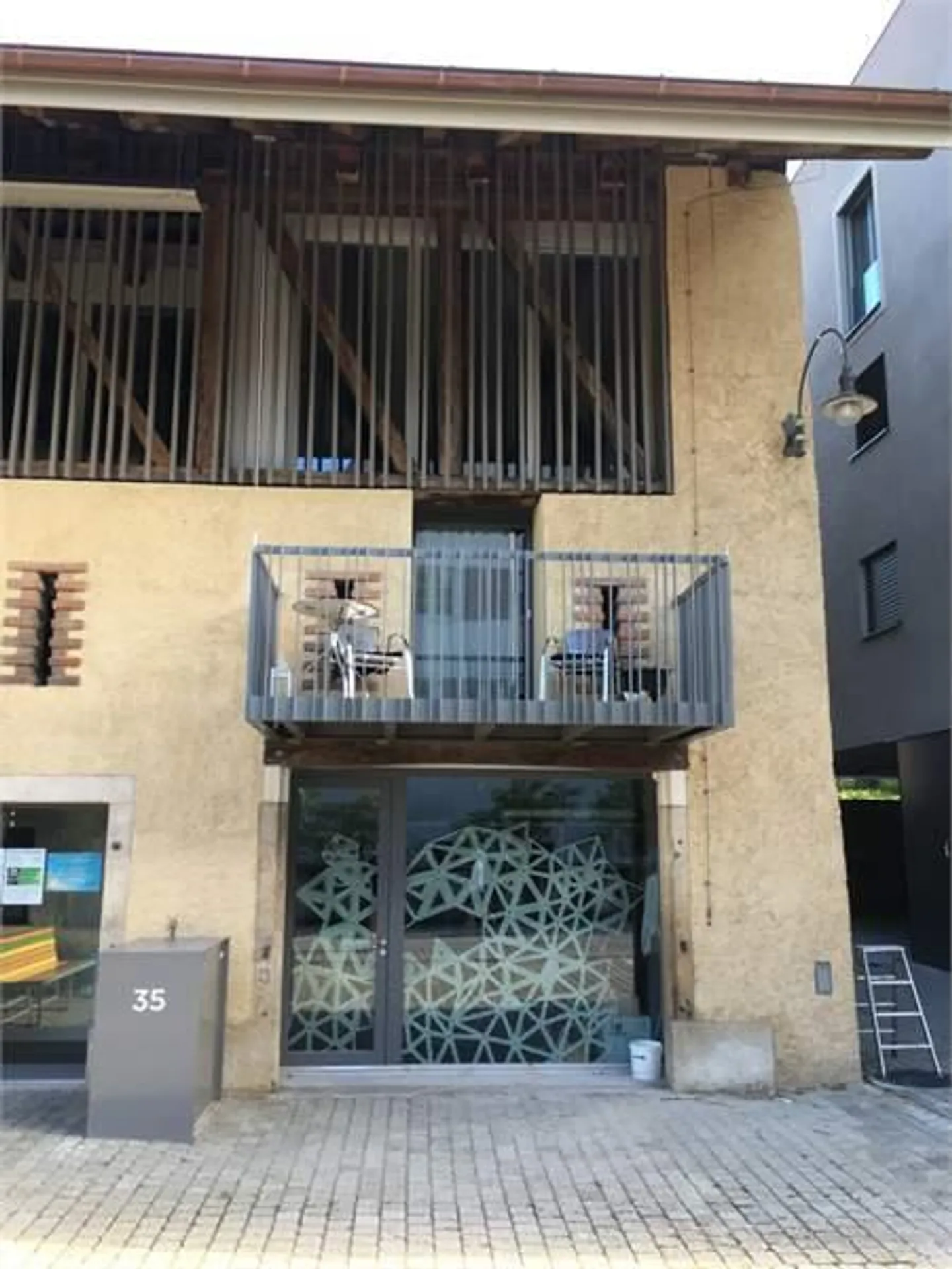 Appartement en duplex unique de 2,5 pièces avec balcon dans un emplacement central - Photo 13 sur 14