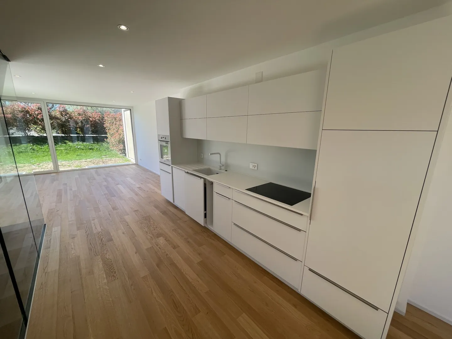 Spacious Triplex with Garden - Photo 5 of 17