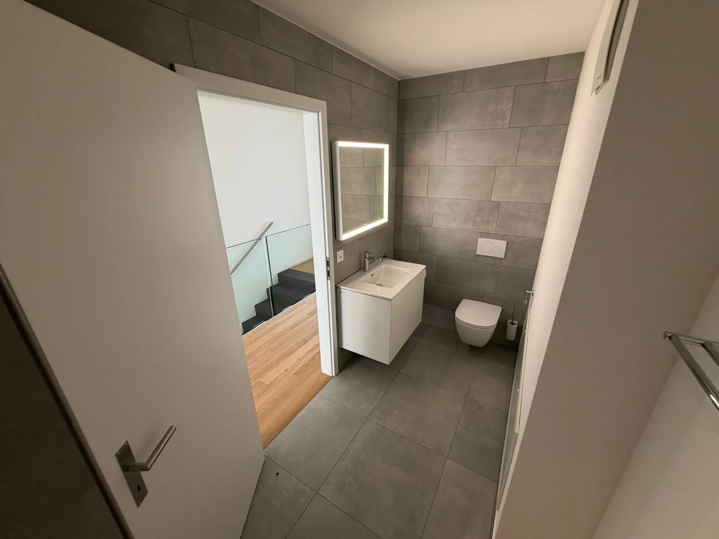 Spacious Triplex with Garden - Photo 8 of 17