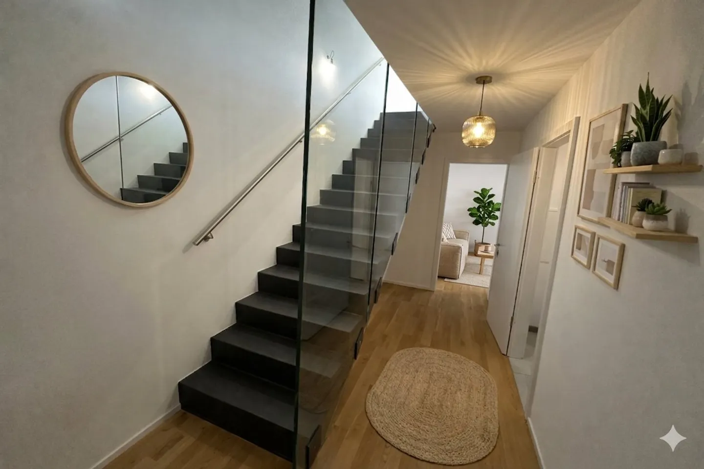Spacious Triplex with Garden - Photo 10 of 17