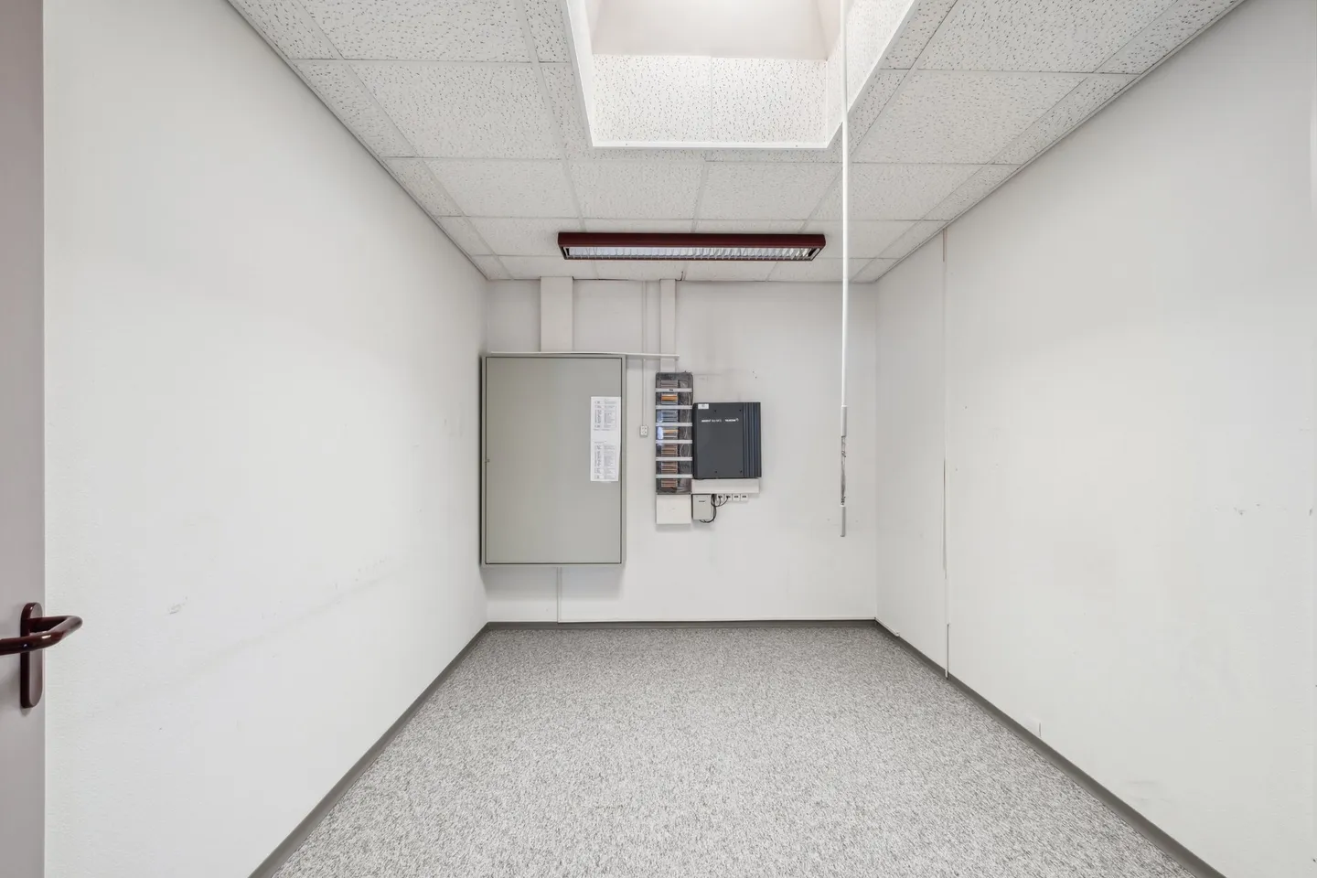 Office space for rent - Photo 7 of 9
