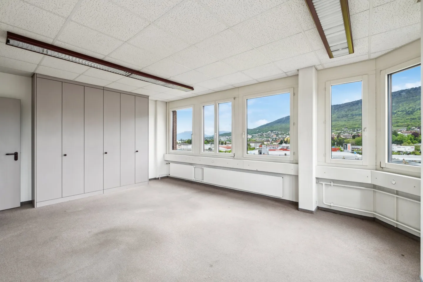 Office space for rent - Photo 5 of 9