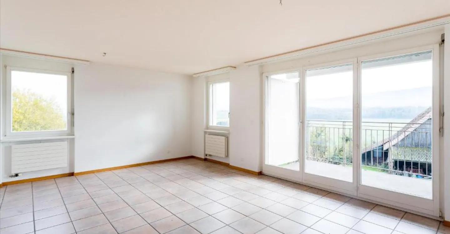 Spacious Duplex Apartment - Photo 2 of 7