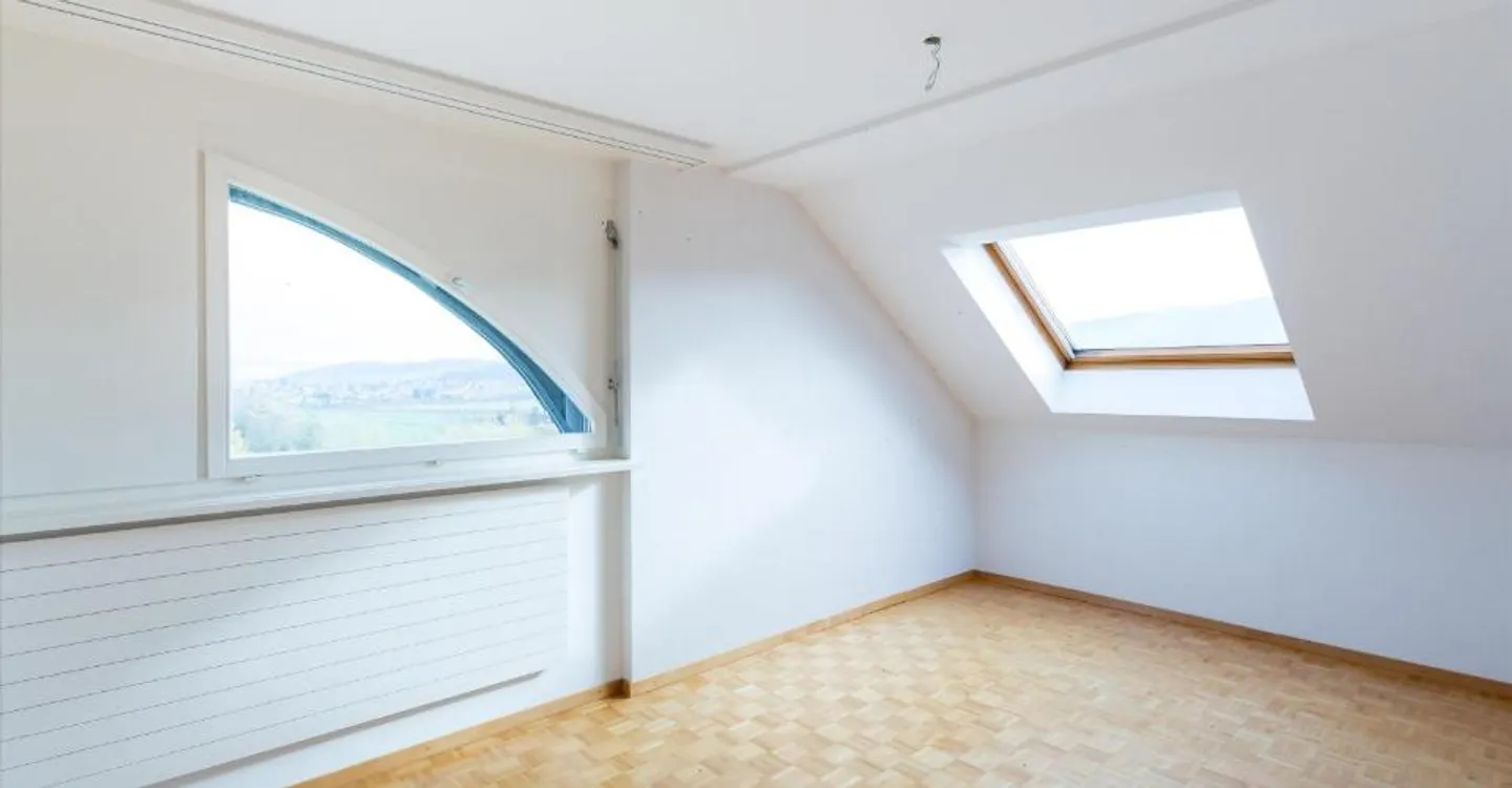 Spacious Duplex Apartment - Photo 5 of 7