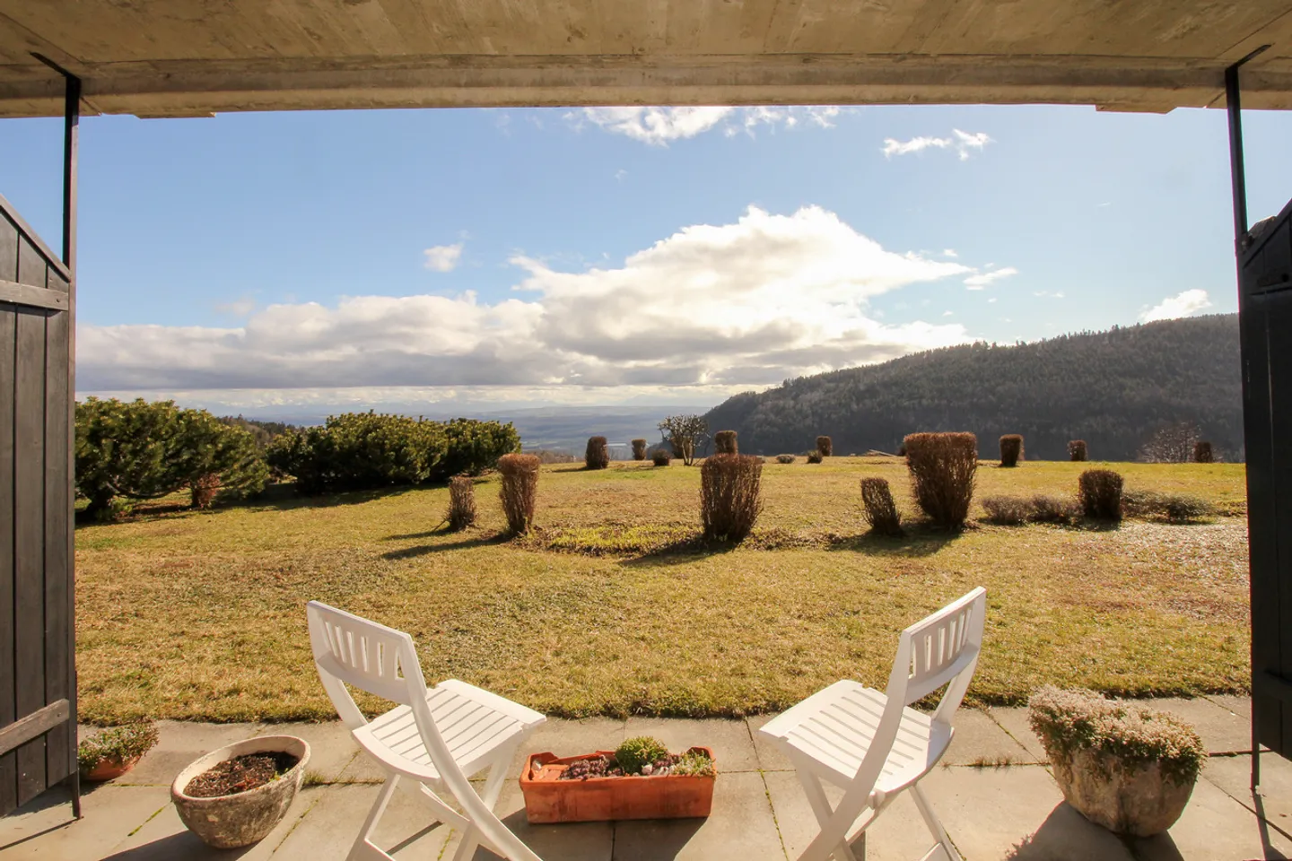 Studio au rez-de-chaussée avec terrasse privée et vue imprenable sur les Alpes - Photo 1 sur 8