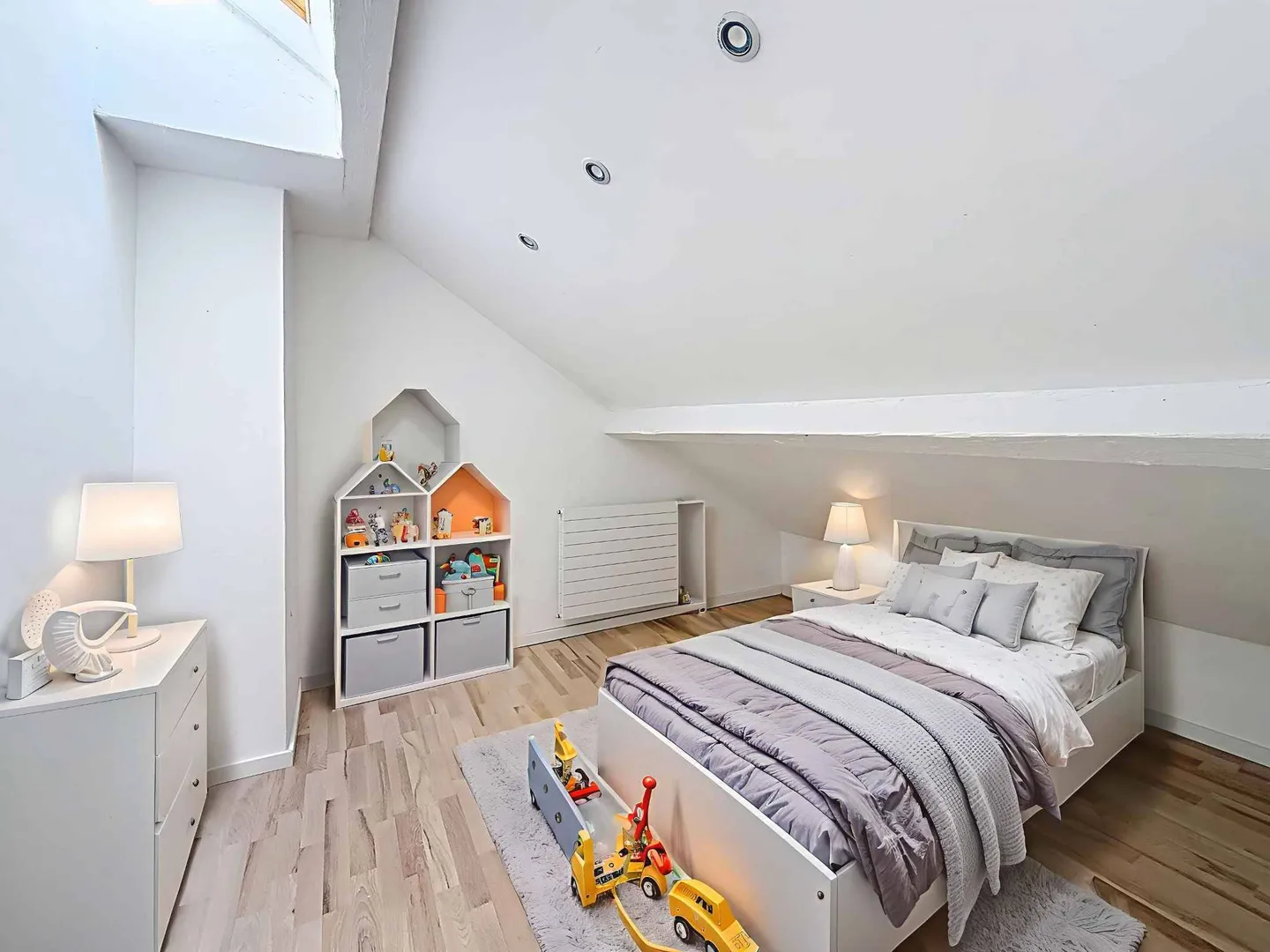 Charming 5-Bedroom Villa - Photo 9 of 13